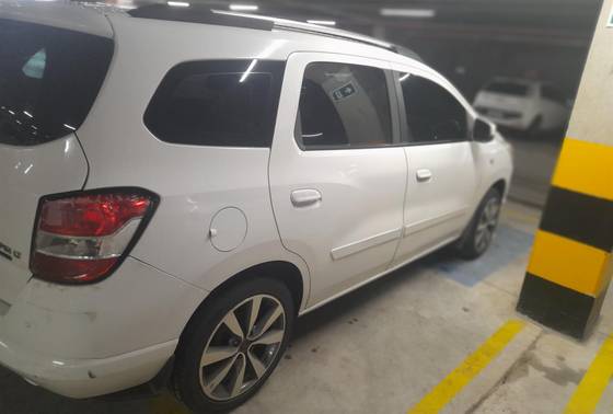CHEVROLET SPIN 1.8 LT 8V FLEX 4P MANUAL CHEVROLET SPIN 1.8 LT 8V FLEX 4P MANUAL